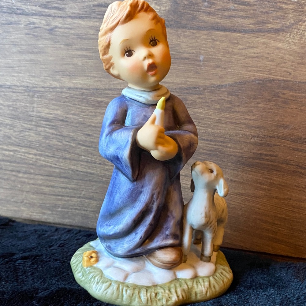 Goebel 2000 “The First Noel” Berta Hummel Figurine  #BH 114